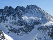 Zimní výstup na severozápadní vrchol Vysoké (2547m) centrálním žlabem, Vysoké Tatry, Slovensko