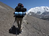 Sestup do základního tábora Ačik-Taš pod Pikem Lenina (7134m), Pamír, Kyrgyzstán