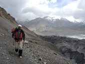 Cesta ze základního tábora Ačik-Taš do C1 (4400m), Kyrgyzstán