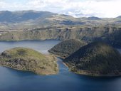 Překrásná laguna - jezero Cuicocha, Ekvádor