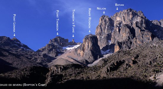 Pohled na masiv Mt. Kenya od severu (z kempu Shipton).