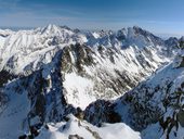 Zimní výstup na severozápadní vrchol Vysoké (2547m) centrálním žlabem, Vysoké Tatry, Slovensko