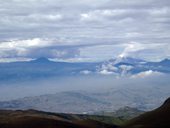 Výstup na sopku Pichincha z konečné stanice lanovky Cruz Loma, Quito, Ekvádor