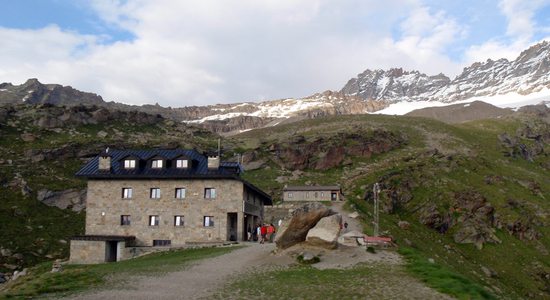 Chata - Rifugio Chabod (2750m)