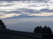 Výstup na sopku Pichincha z konečné stanice lanovky Cruz Loma, Quito, Ekvádor