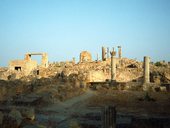 Římské ruiny v archeologickém nalezišti Volubilis, Maroko