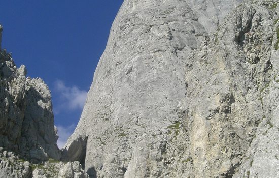 Západní pilíř Angersteinu, v levé části vede výstup Salzburger Pfeiler