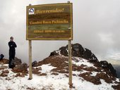 Výstup na sopku Pichincha z konečné stanice lanovky Cruz Loma, Quito, Ekvádor