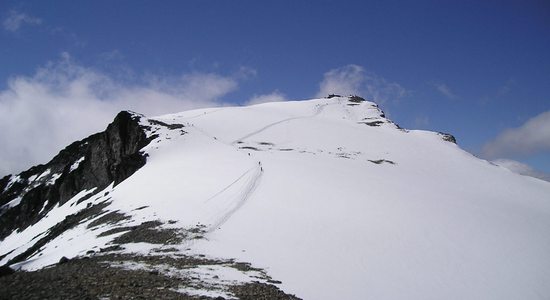 Galdhøpiggen - pohled od druhého falešného vrcholu.