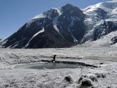 Sestup do základního tábora Ačik-Taš pod Pikem Lenina (7134m), Pamír, Kyrgyzstán