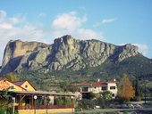 Navštívit kláštery, které vypadají jakoby vyrostly přímo ze skály, patří mezi nezapomenutelné zážitky. Meteora, Řecko