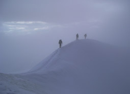 Pohled z vrcholu na závěrečný vrcholový hřebínek Grossvenedigeru (3674m).