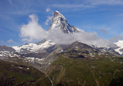Pohled na symbol Alp - Matterhorn (4478m).