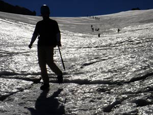 Nenáročný sestup po lesknoucím se ledovci Grosser Gosaugletscher - 2600m.