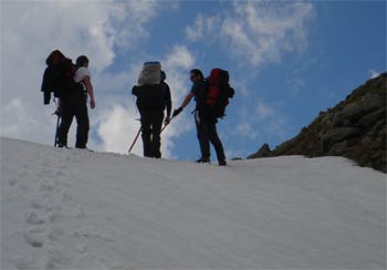 Hledání cesty. Chvíli před tím, než jsme to obrátili ve výšce pouhých 2450m.