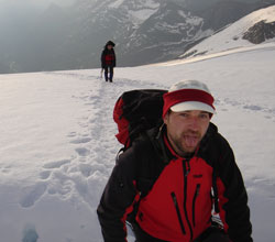 Vláďa a v pozadí Robert během výstupu po ledovci Schlatenkees.
