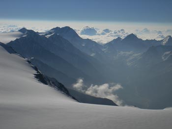 Pohled na italskou stranu hor - Similaun (3606m).