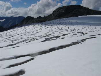 Trhliny na ledovci Tieschnitzkees (3000m).