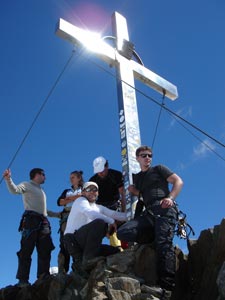 Vrchol Wildspitze (3774m). Zleva: Aleš, Jana, Martin (klečí), Láďa a Robert. Pavel už bohužel odešel.