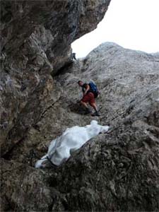 Nepříjemná místa nás čekala zejména na cestě dolů k chatě Wiener Neustädter-Hütte (2213m).