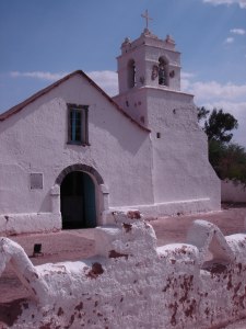 Kostel ze 17. století v San Pedro de Atacama, Chile, 5. února 2006