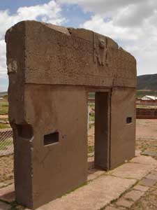 Puerta del Sol (brána slunce) v Tiwanaku, Bolívie, 14. února 2006