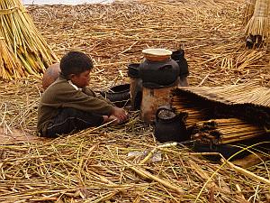 Život na plovoucích rákosových ostrovech Uros, Peru, 19. února 2006