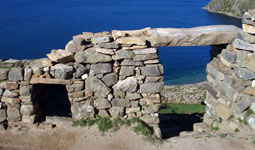 Komplex ruin Chincana na severu ostrova Isla del Sol, Titicaca, Bolívie, 17.2.2006