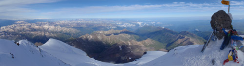 Vrcholové panorama - Elbrus (5642m), Rusko, 24. července 2009.