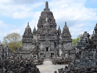 Starověké javánské chrámy v Borobudur, Mendit a Prambanan, Jáva, Indonésie