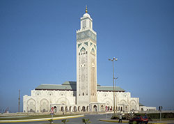 Hassan II. - největší mešita na africkém kontinentu s více než dvousetmetrovým minaretem, Casablanca, Maroko