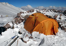 Stan v 2. výskovém táboře (5850m) - tady jsem na pár dní uvízli!