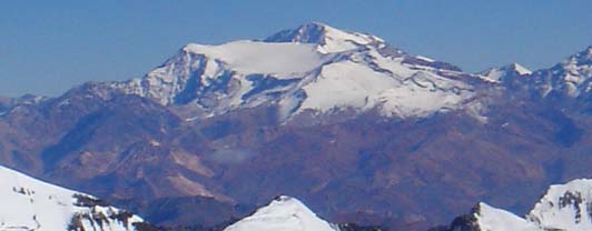 Mercedario (6770m). Pohled z hory Aconcagua, kemp C2 (5900m) pod Polským ledovcem.