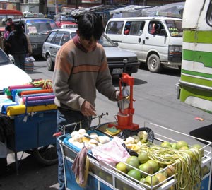 Pouliční prodavač šťávy z pomerančů, Bolívie