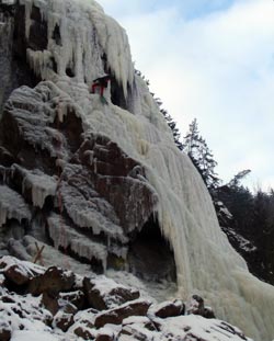 Pohled na hlavní část ledové stěny ve Víru, 10.1.2009.