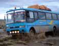 Altiplano v období dešťů - do bahna zapadlý autobus, Bolívie, 9.2.2006