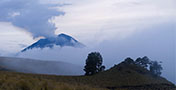 Pohled na Popocatépetl (5426m) ze sousední sopky Iztaccíhuatl (5230m), Mexico