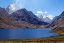 Pohled na Andy nad městem Huaraz, Peru