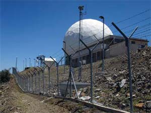 Obrovský kulovitý radar britské armády zabral celý vrchol Mount Olympu - 1952m.