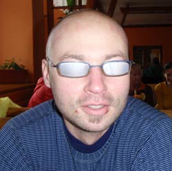 Soldis a jeho slepecké brýle na chatě pri Popradskom plese.