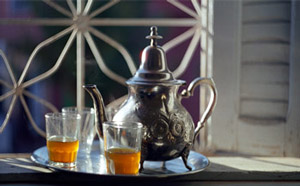 Tradiční silně slazený mátový čaj ala Maroko.